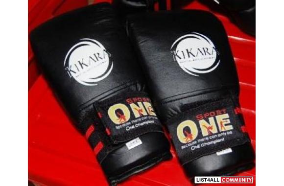 KIKARAKICKBOXING GLOVES AND FOOTPADSLIGHTLY USED -