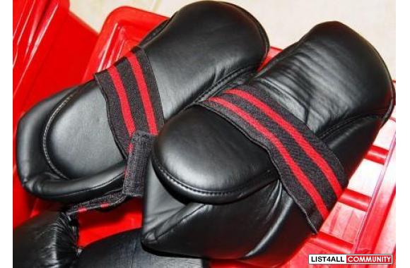 KIKARAKICKBOXING GLOVES AND FOOTPADSLIGHTLY USED -