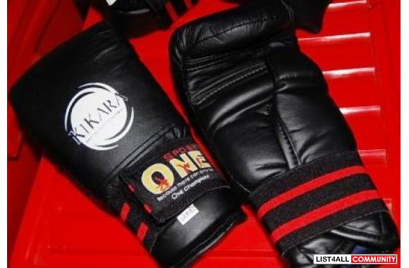 KIKARAKICKBOXING GLOVES AND FOOTPADSLIGHTLY USED -
