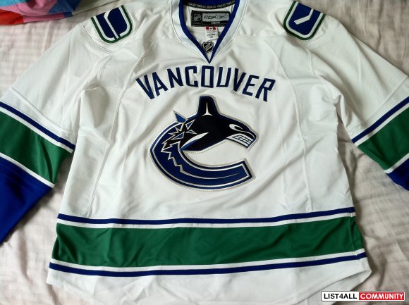official canucks jersey