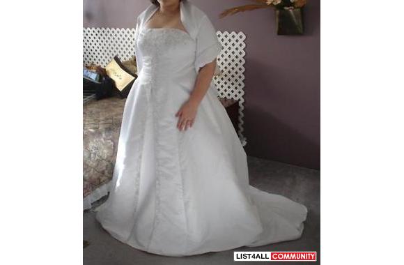 wedding dresses size 22