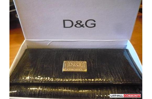 This D&amp;G wallet is beautiful and elegant