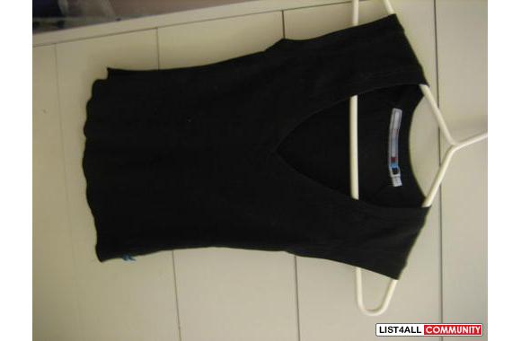 TNA Aritzia V-Neck Tank Top (XXS)- Good condition,