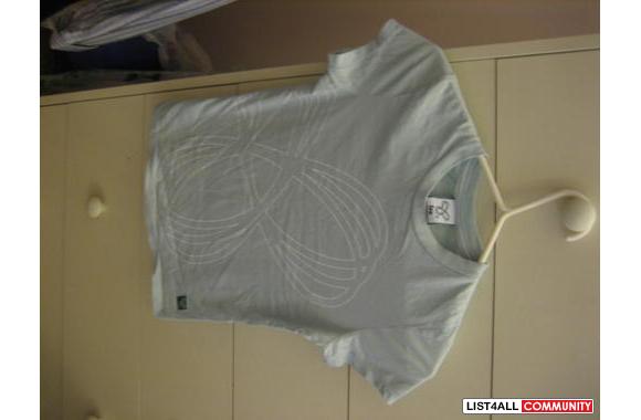 TNA Aritzia Logo T-Shirt (XS)- Excellent condition