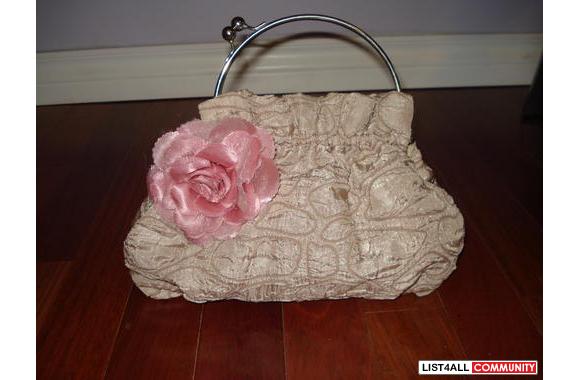 Beautiful purse for a night out on the town! Purse is champagne-colore