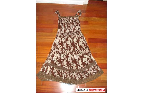 Gorgeous paisley-patterned brown dress! Flowy brown dress in size smal