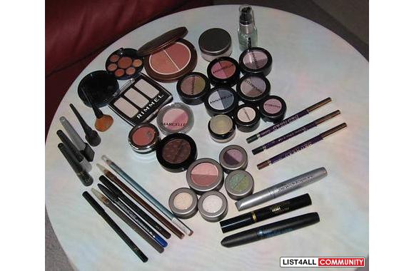 &nbsp; LARGE ASSORTMENT OF MAKEUP ALL BRAND NAMES 