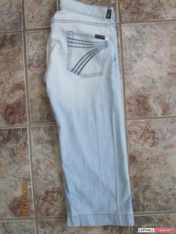 Womens Seven for all mankind capris - excellent condition - Size 30