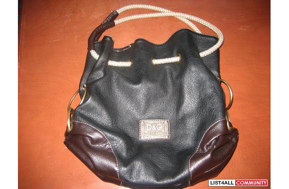 very good condition D&amp;G bag bought 1 year ago, selling for 50 doll