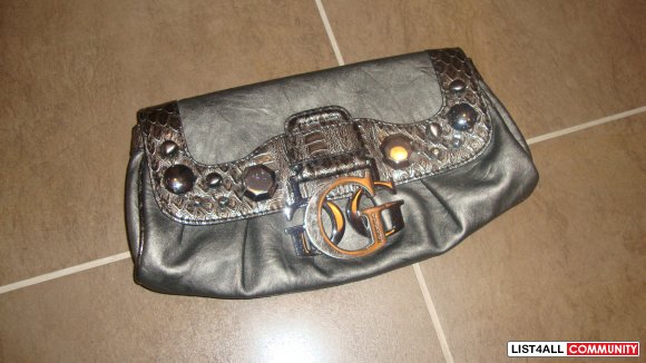 GUESS CLUTCH GREY WITH SILVER "G" BUCKLE