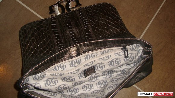 GUESS CLUTCH GREY WITH SILVER "G" BUCKLE