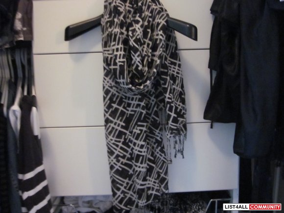SCARF BLACK AND WHITE