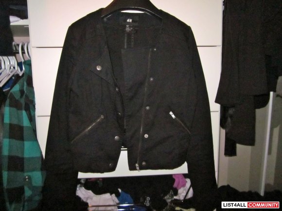 H&M BLACK JACKET BLACK SIZE SMALL