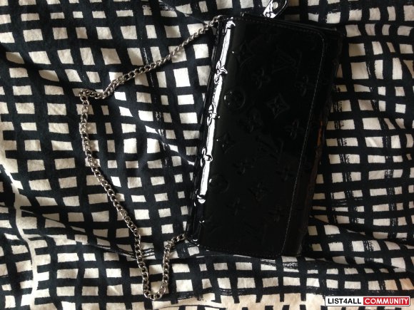 LOUIS VUITTON CLUTCH BLACK WITH CHAIN - NEW!