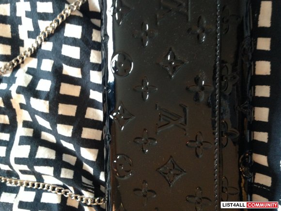 LOUIS VUITTON CLUTCH BLACK WITH CHAIN - NEW!