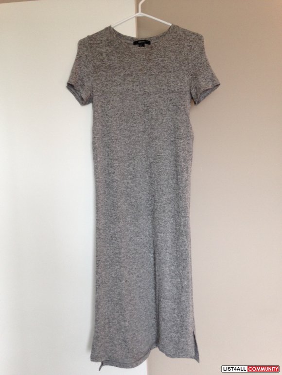 FOREVER 21 SWEATER SLITS UP BOTH SIDES SIZE SMALL