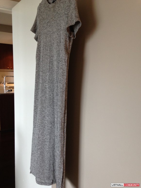 FOREVER 21 SWEATER SLITS UP BOTH SIDES SIZE SMALL