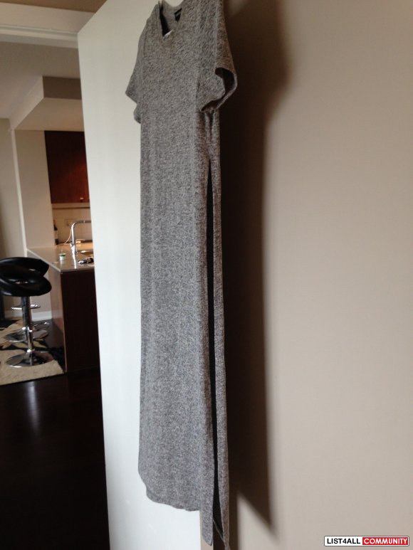 FOREVER 21 SWEATER SLITS UP BOTH SIDES SIZE SMALL