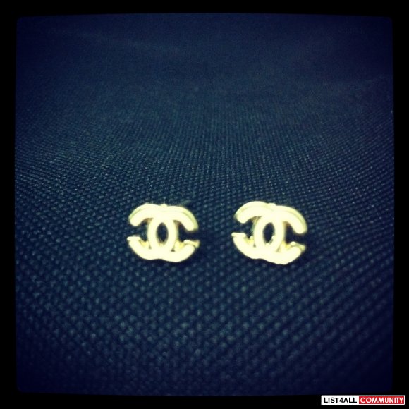 Chanel White Gold Stud Earrings Loves It List4all Chanel White Gold Stud Earrings Loves It List4all