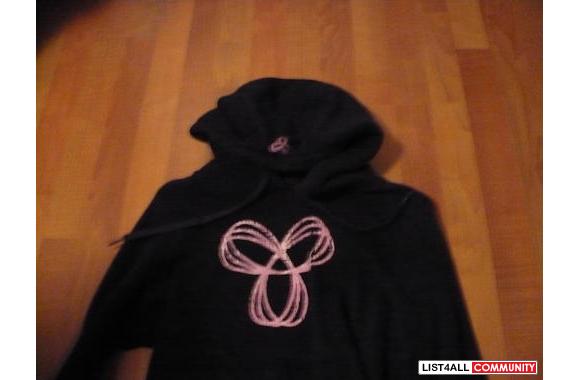 TNA BLACK PULLOVER HOODIE* SIZE LARGE, BUT FITS LI