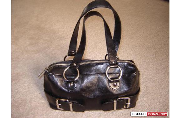 Item: BANANA REPUBLIC handbag.Color: black.Size: a