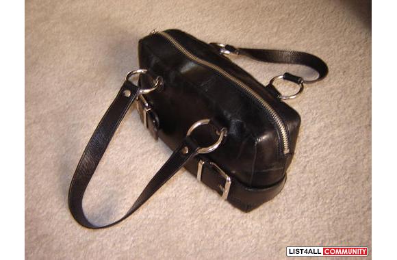 Item: BANANA REPUBLIC handbag.Color: black.Size: a