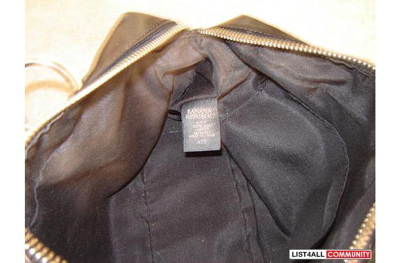 Item: BANANA REPUBLIC handbag.Color: black.Size: a
