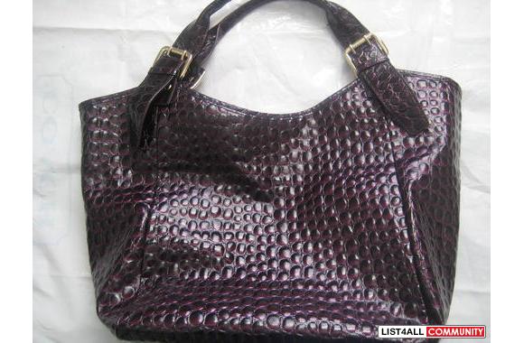 This is an eye-catching, deep purple tote