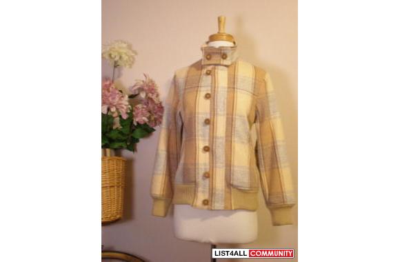 Vintage wool bomber jacketCould be unisexSize medMint condition!