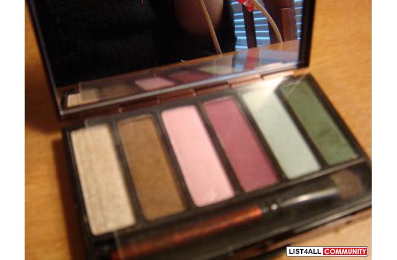 MAC  Eyeshadow SetGently used eyeshadow set from M