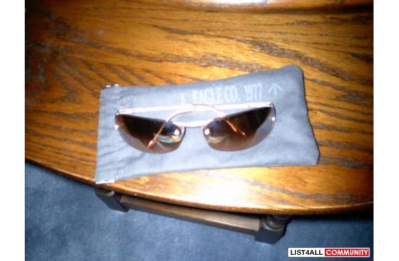 AMERICAN EAGLE  Sunglasses with Bag Wow must check
