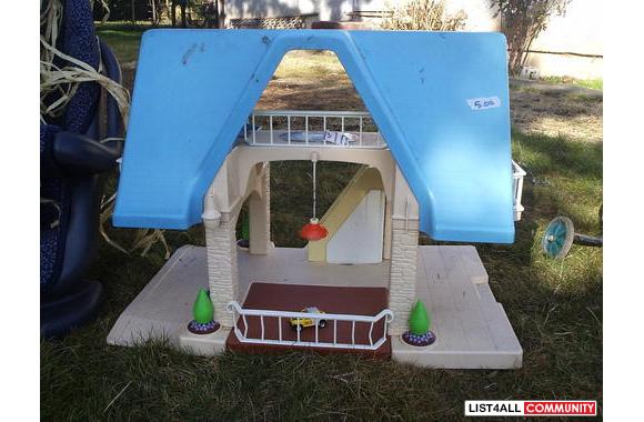 doll house i belive its fisher price loving care 