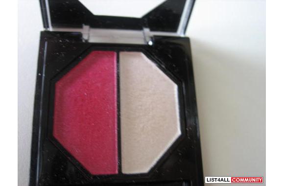 KateOnly testedWhite and Pink eyeshadow palette
