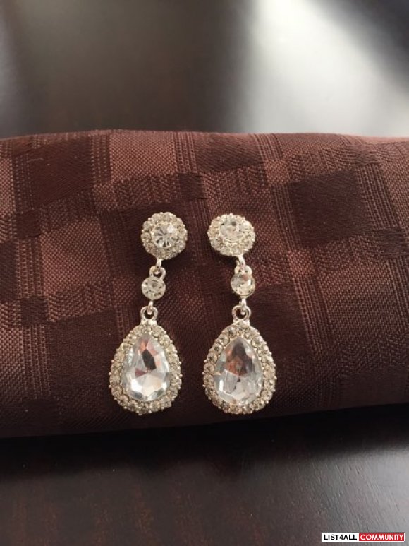 Bridal teardrop earrings