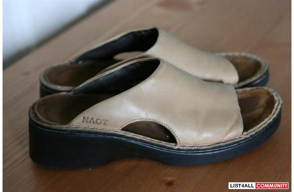 Naot Rome TAN Sandals - removeable footbed