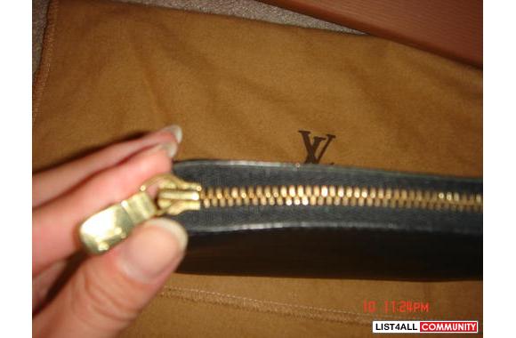 100% Authentic   Louis Vuitton  Epi Leather Access