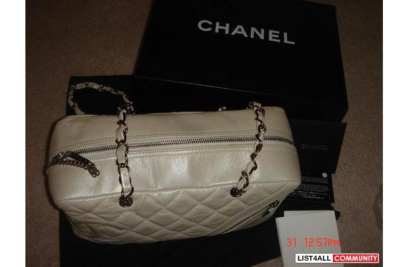 100% Authentic   Chanel Cotton Club Bowler  in Pea