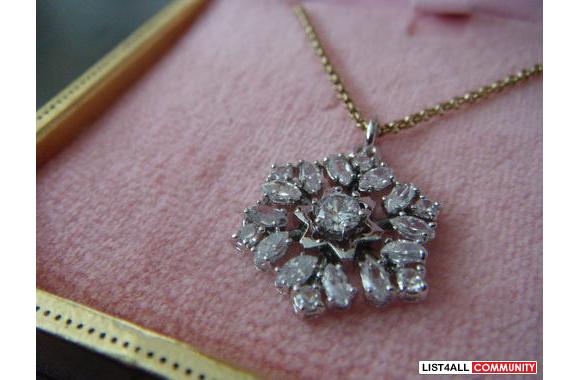 JUICY COUTURE: Limited Edition Flake Necklace