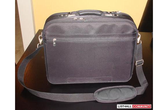 DELL LAPTOP CARRYING CASE IN MINT CONDITION!Tons o