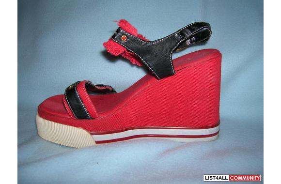 cute sporty wedge shoessize 5 but they fit kind of