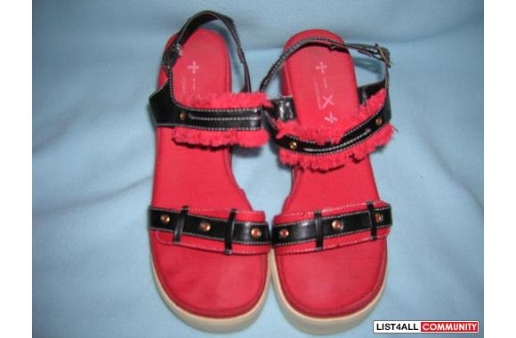 cute sporty wedge shoessize 5 but they fit kind of