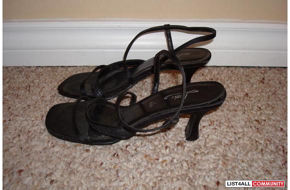 Black dress heels. Size 6.