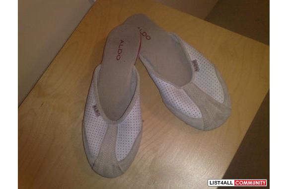 ALDO WHITE/LIGHT GREY SHOES SZ 39 /7 tchutbuyz