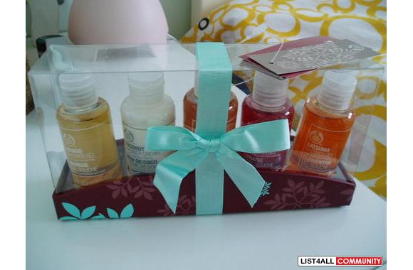 The Body Shop Showers Gift Set- brand new in box, 