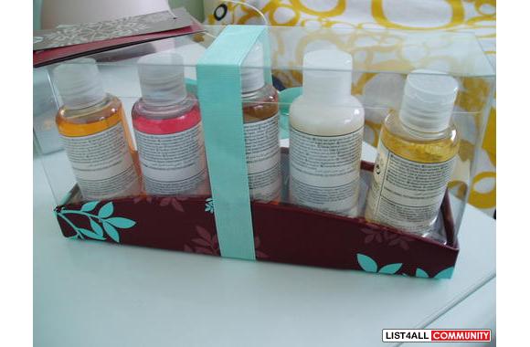 The Body Shop Showers Gift Set- brand new in box, 