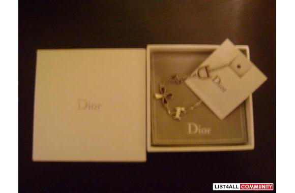 Dior woman braclet.use a few time.still have box.it real.not fake,real
