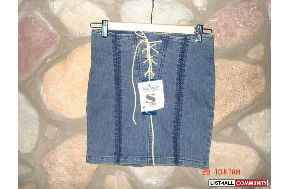 BNWT Size small stretch denim Enyce mini skirt! Re