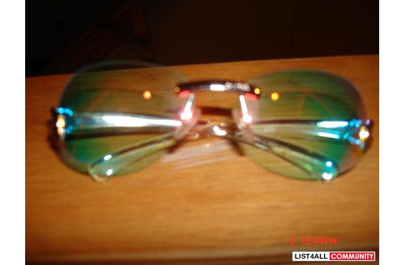 Authentic Chanel Sunglasses gently used, comes wit