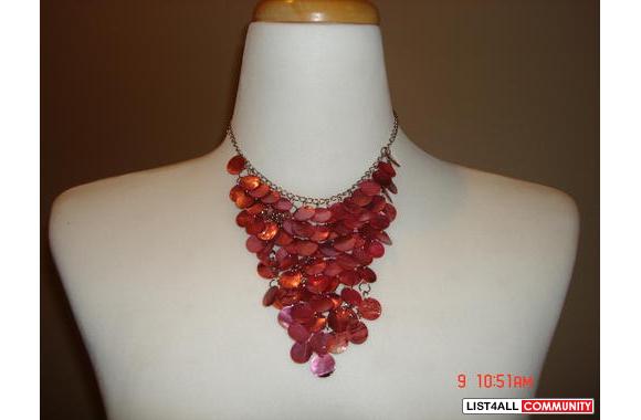 Brand New pink shell necklace its beautiful!! Have