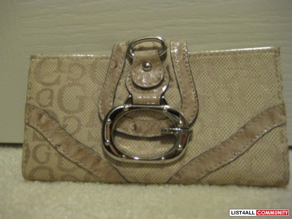 Guess wallet. Beige and gold interior. Clear ID comparment. Slim desig